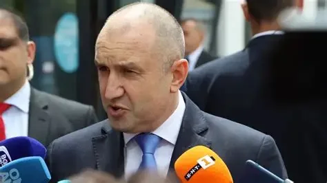 Радев предупреждава: Еврозоната без план може да удари селата – „пенсии 230 евро и живот на вересия“