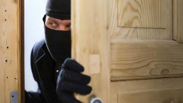 Кражба във Варна: Полицията хвана 46-годишен рецидивист след сигнал преди полунощ