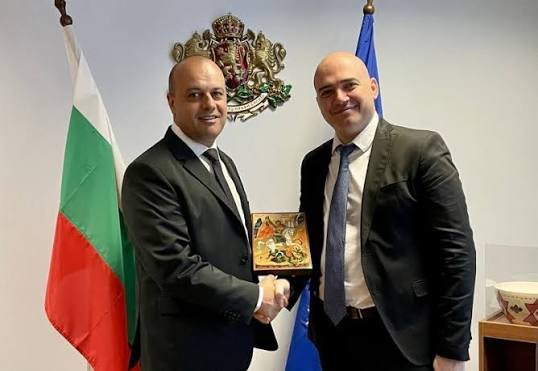 Илин Димитров регистрира листата на „Прогресивна България“ във Варна: 32-ма кандидати, всички местни