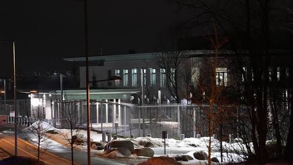 Взрив пред американското посолство в Осло: полицията има версия и търси извършител