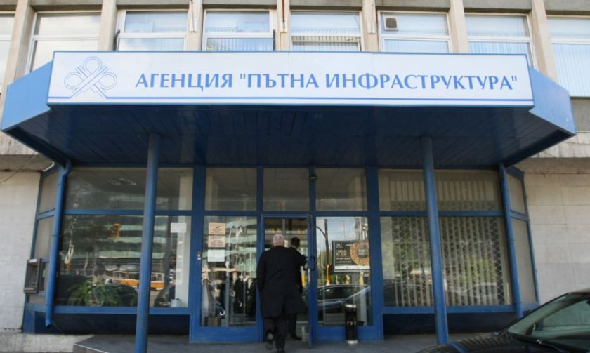 АПИ предупреждава: мокри пътища, силен вятър и риск от заледяване на места