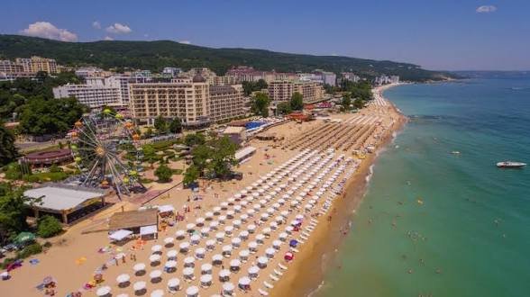 Огради, недостъпни имоти и строежи без документи в „Златни пясъци“: Варна готви заповеди със „спешно изпълнение“