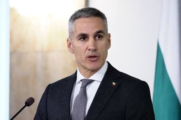 Край на „хеликоптерните пари“: Гюров готви таргетирани мерки заради Близкия изток