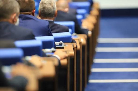 Режат ваканцията на депутатите: парламентът гласува дали август ще е работен