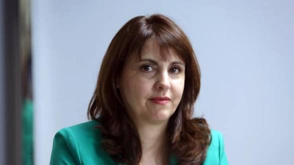 Минималната заплата няма да замръзне през 2027 г.: Ефремова обеща промяна на формулата и по-висок праг