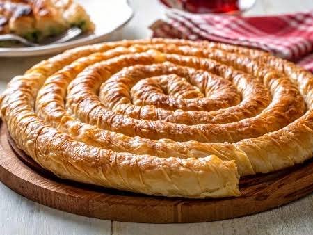 Класическа българска баница за 40 минути: хрупкава коричка, сочна плънка
