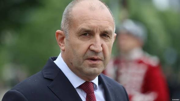 Радев натиска за промени в Конституцията: Президентът да си върне контрола върху служебния кабинет