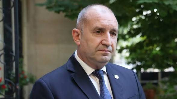 Кабинетът на Радев пуска сделка за 7 минни ловци „Трипарти“ и пренаписва договора за боеприпаси за „Страйкър“