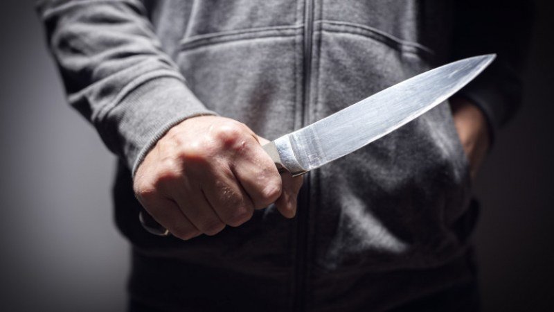 Нарязаха с нож нови реклами за концерт в центъра на Варна: сигнал за умишлена акция
