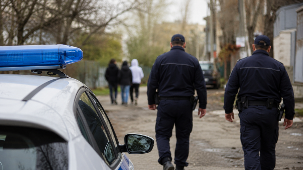 Полицията във Варна издири деца след убийство на котенце