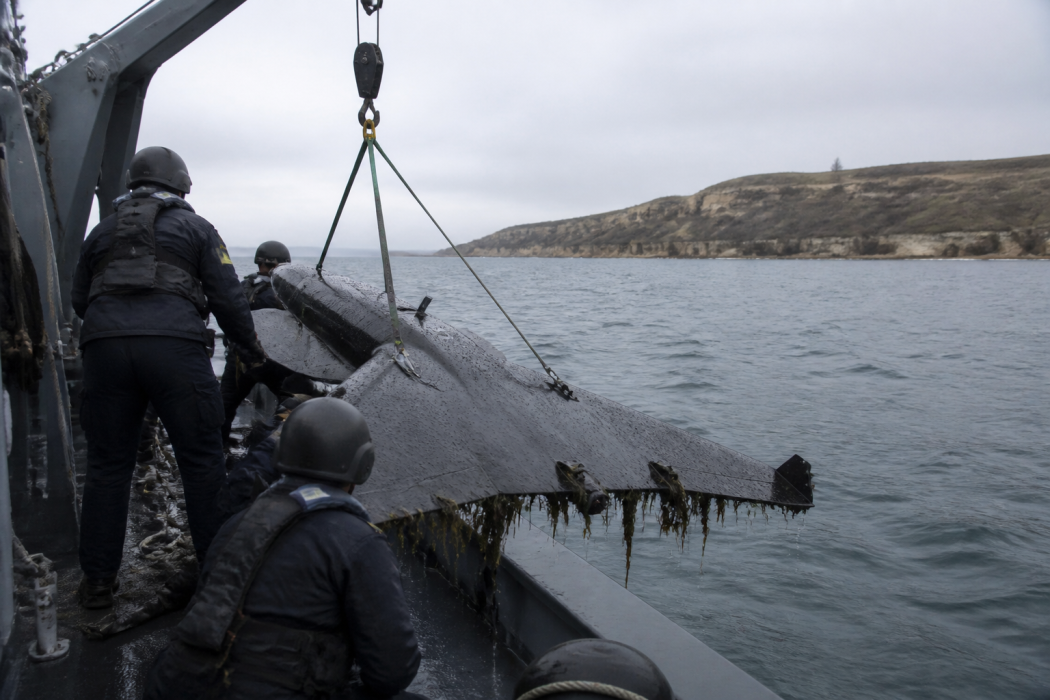 Военноморските сили прибраха дрон от морето край Калиакра