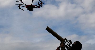 Ирански дронове удариха летището в Дубай: полети спряха, после частично тръгнаха