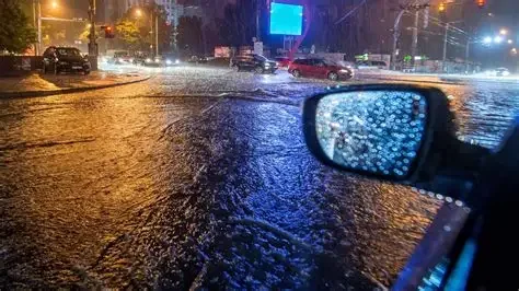 Гърция вдигна &bdquo;червен код&ldquo; заради циклон &bdquo;Ерминио&ldquo;: бури, порои и сняг на прага на региона