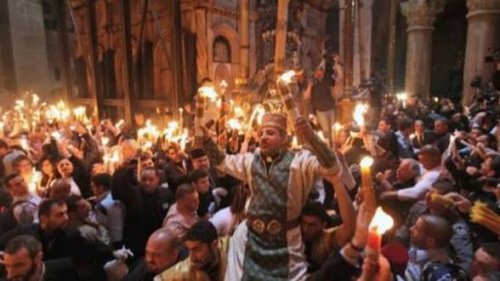 Варна посреща Великден с Благодатния огън от миналата година