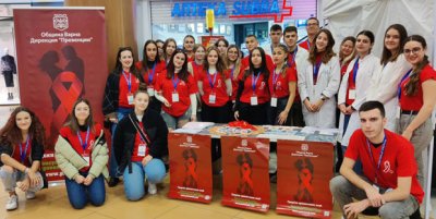 Варна събра над 2 000 евро с цвете в ръка: старт на нова кампания за двойки с репродуктивни проблеми