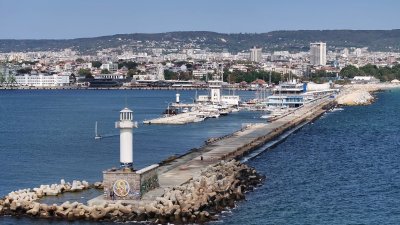 Улица във Варна в критично състояние: Няколко сигнала но без резултат