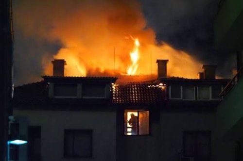 Пиян и ядосан от хазарта: баща подпали къщата на дъщеря си във Варненско