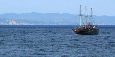 Лошото време спря корабите за Атон: стотици поклонници блокирани в Урануполи