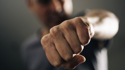 Инцидент в село Златия довежда двама в болница и арест на братя