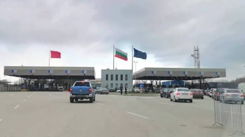 Митницата спря над 15 000 &bdquo;маркови&ldquo; стоки на Капитан Андреево: дрехи, чанти и хиляди парфюми