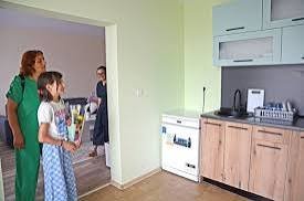 12-годишната Ани вече има нов дом във Варна: розова стая, легло до прозореца и шанс за нормално детство