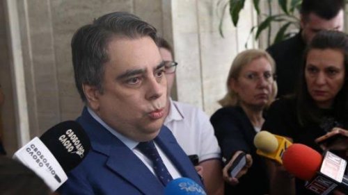 Асен Василев атакува дефицита от 7.4%: &bdquo;Донев изкривява картината&ldquo;