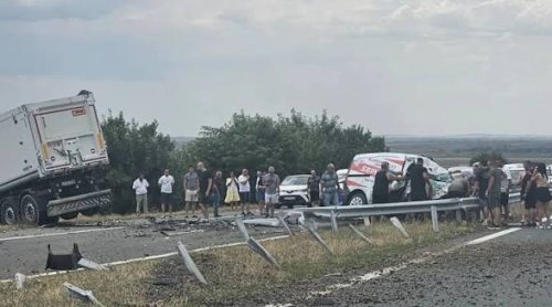 АМ &bdquo;Тракия&ldquo; затворена край Карнобат след удар с ТИР: един загинал, двама откарани с медицински хеликоптер