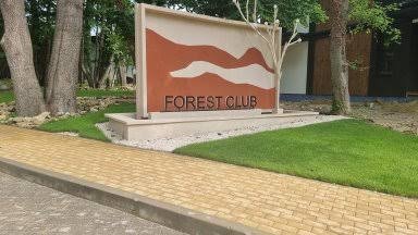 Forest Club във Варна: съдът спря 12 заповеди за премахване, юристите искат край на прибързаните политически присъди