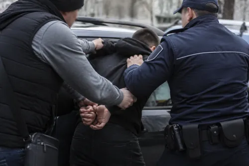 Полицаи и граждани задържаха 21-годишен шофьор след удар във Варна