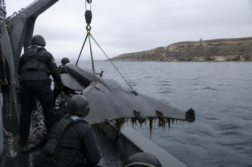 Военноморските сили прибраха дрон от морето край Калиакра