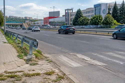 Жители на Варна искат пасарелка край бул. „Осми Приморски полк“