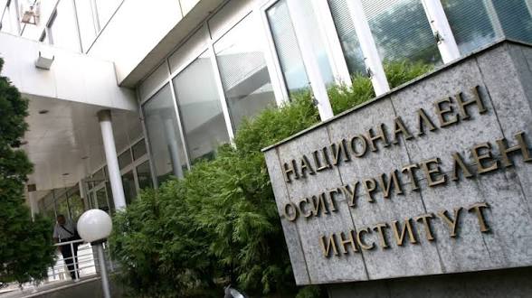 НОИ преизчислява пенсиите на над 355 000 работещи пенсионери от 1 април 2026 г.: кой получава увеличение