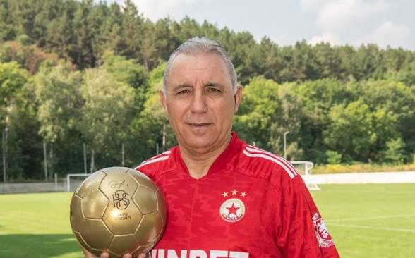 Стоичков с великденско послание към България: &bdquo;Нека има здраве, радост и повече усмивки във всеки дом&ldquo;