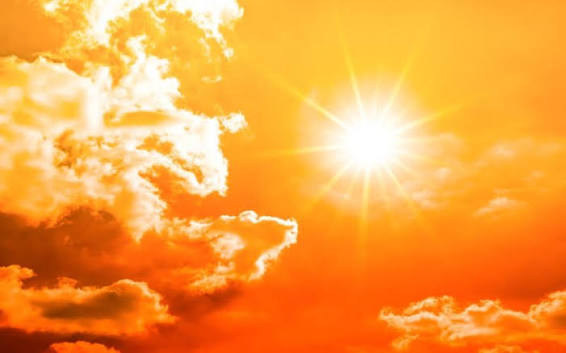 Слънцето се връща във Варна след Великден: до 14°C, но с вятър по морето