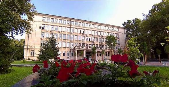 Наркотиците на подсъдимата скамейка: ученици „осъдиха“ дилема във Варна
