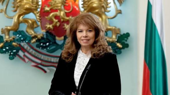 Йотова с великденско послание: „В размирно време имаме нужда от повече надежда и мир“