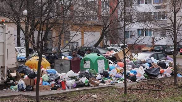 Кризата с боклука във Варна: Кметът договори извънредни машини и готви нова поръчка за чистотата