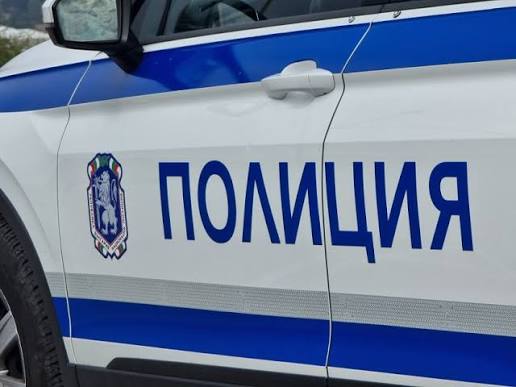 Електрически скутер удари кола в центъра на Варна и избяга: водачът още не е открит