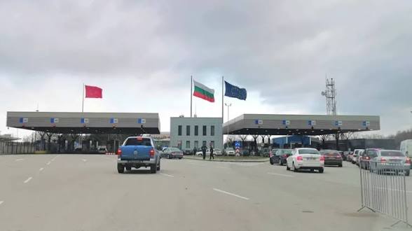 Митницата спря над 15 000 &bdquo;маркови&ldquo; стоки на Капитан Андреево: дрехи, чанти и хиляди парфюми