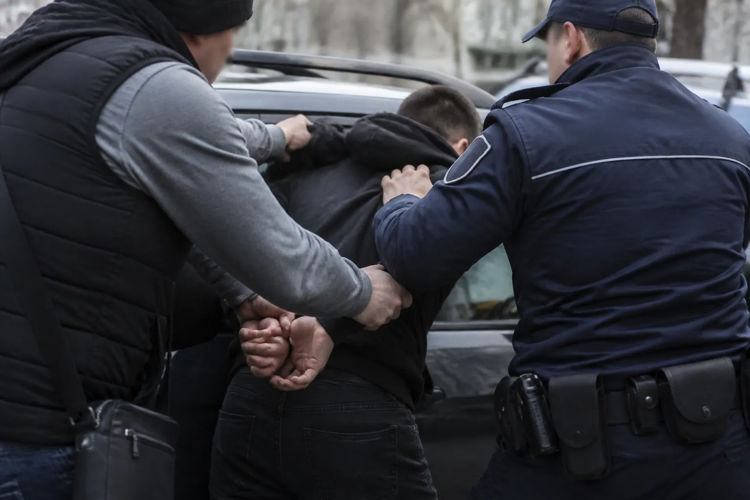 Полицаи и граждани задържаха 21-годишен шофьор след удар във Варна