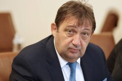 Шизофреник ли е министър Шишков? Въпрос, който звучи все по-риторично