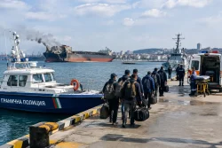 Варна настанява 16 моряци от ударения с дрон кораб