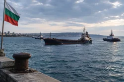 Близки издирват изчезнали моряци от HS Dignity край Крапец