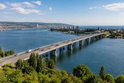 Аспаруховият мост свързва Варна с юга вече 49 години