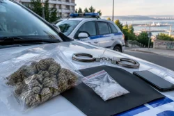Трето РУ във Варна задържа двама мъже с марихуана и метамфетамин