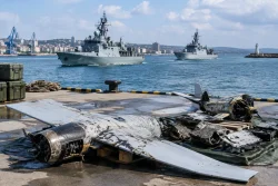 ВМС извадиха части от над 100 дрона в Черно море