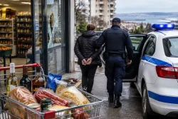 Полицията във Варна задържа 55-годишна за серия кражби