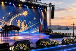 Михай Трайстариу и Петя Буюклиева оглавяват „Златни искри“ във Варна