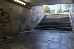 Варненка сигнализира за непристойна сцена в подлеза на Автогарата