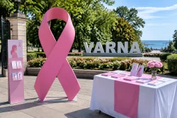 Варна постави розова панделка в Морската градина